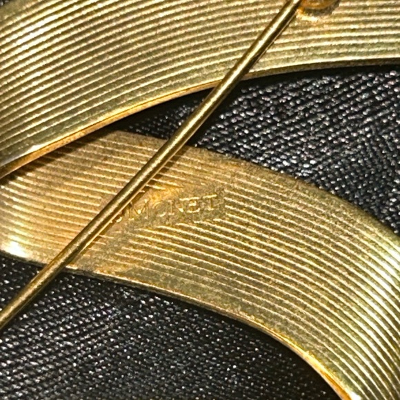 Monet Gold Tone Curved Brooch - Picture 3 of 3